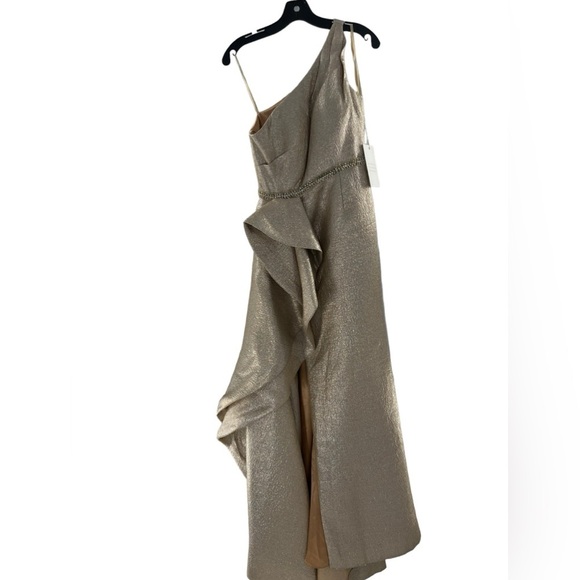 NWT Mac Duggal One Shoulder Metallic Ruffle Evening Gown - Picture 2 of 9